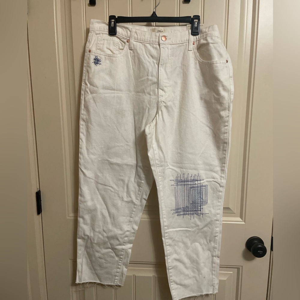 High rise women’s white jeans with blue patch detailing